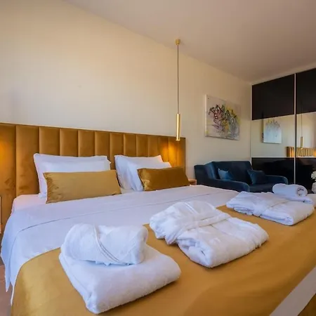 Luxury Pool Seaview بيت للعطل Ražanj