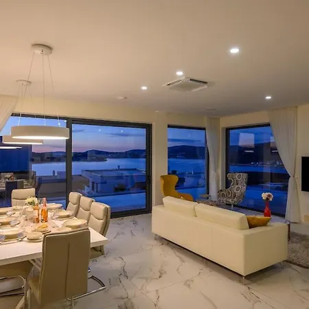 بيت للعطل Luxury Pool Seaview