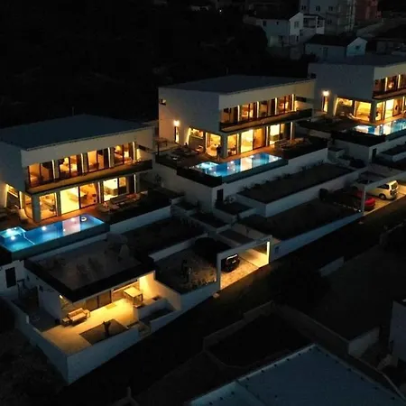 Luxury Pool Seaview