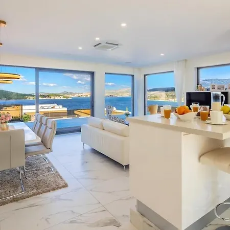 بيت للعطل Luxury Pool Seaview Ražanj