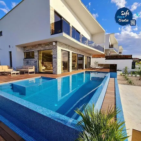 Luxury Pool Seaview بيت للعطل *