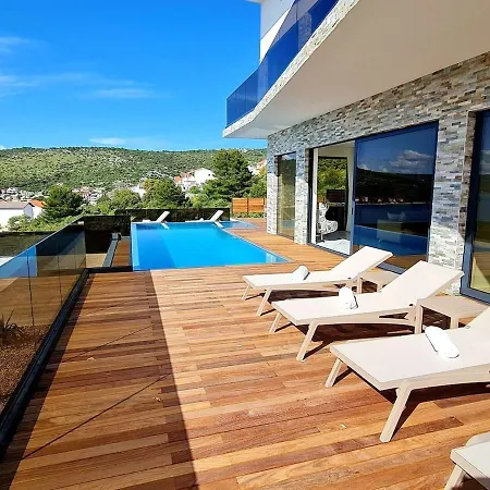بيت للعطل Luxury Pool Seaview