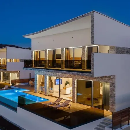 Luxury Pool Seaview بيت للعطل Ražanj