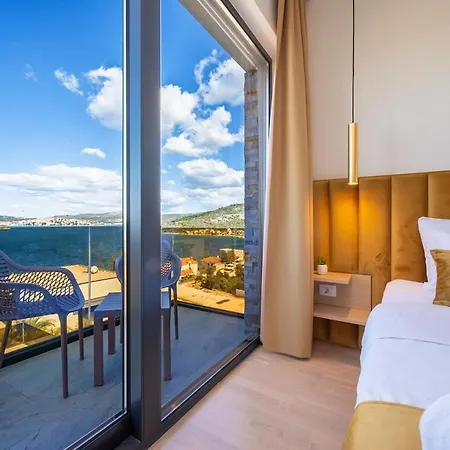 Luxury Pool Seaview بيت للعطل Ražanj