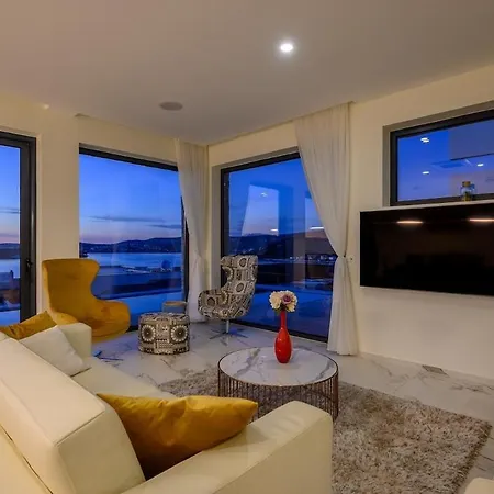بيت للعطل Luxury Pool Seaview *