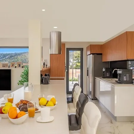 Luxury Pool Seaview بيت للعطل Ražanj