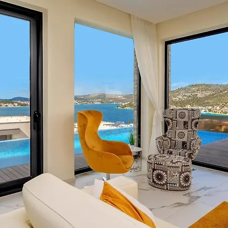 Luxury Pool Seaview بيت للعطل