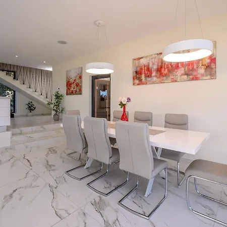 بيت للعطل Luxury Pool Seaview Ražanj