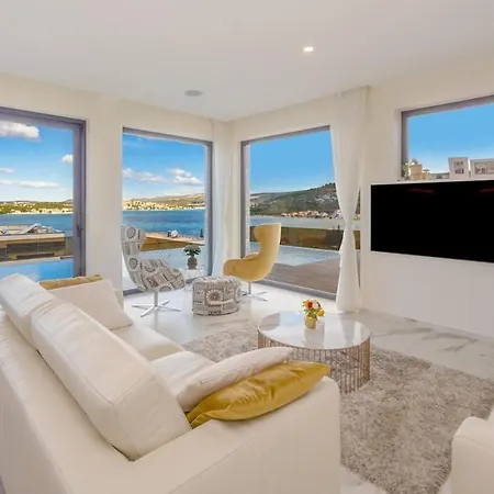 بيت للعطل Luxury Pool Seaview *