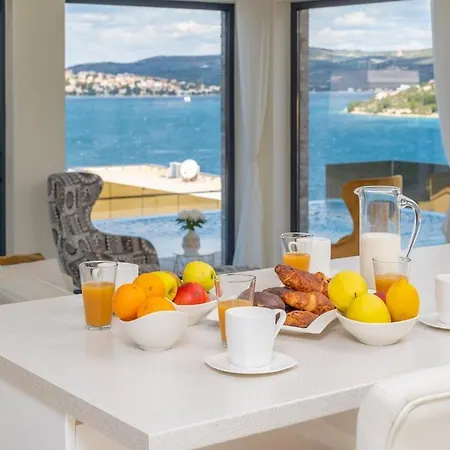 بيت للعطل Luxury Pool Seaview