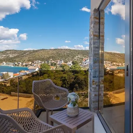 Luxury Pool Seaview بيت للعطل Ražanj
